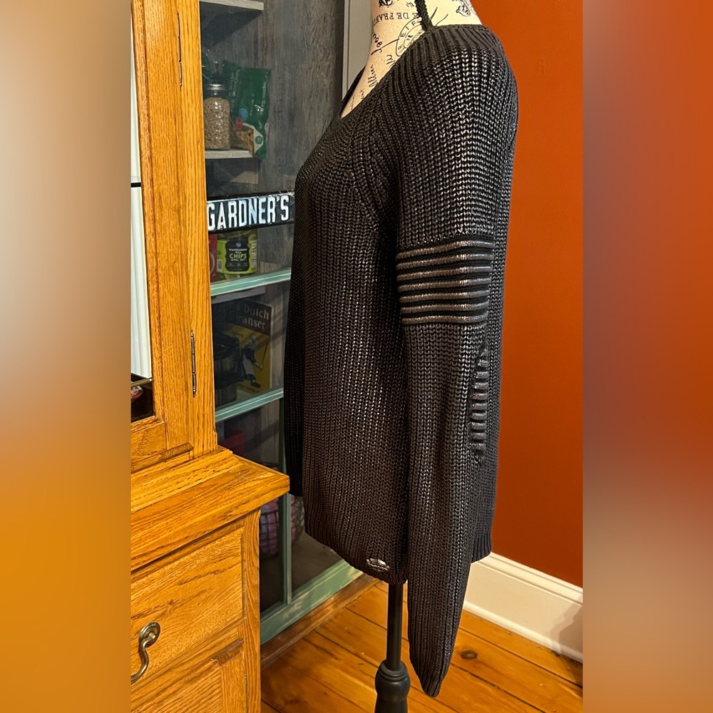 Harley-Davidson®
Ladies Graphite Metallic Pullover Sweater - Large- NWOT! 🩶